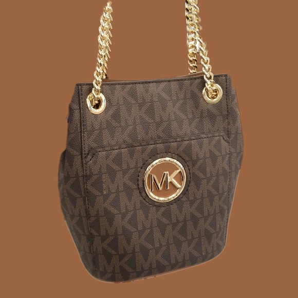 Michael Kors Handbags - SOLD🎉New Michael Kors Brown Tan Gold Chain Signature Print Should Handbag Brown